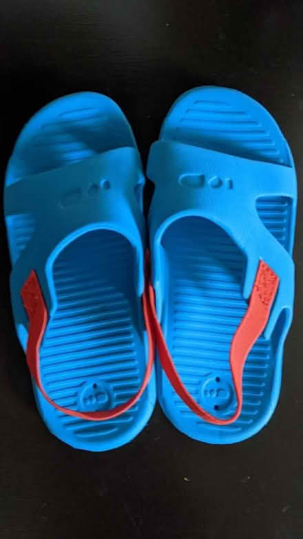 Photo of free Decathlon kids poolside sandles, 9-9.5UK/27-28 euro (Grange Farm MK8) #2