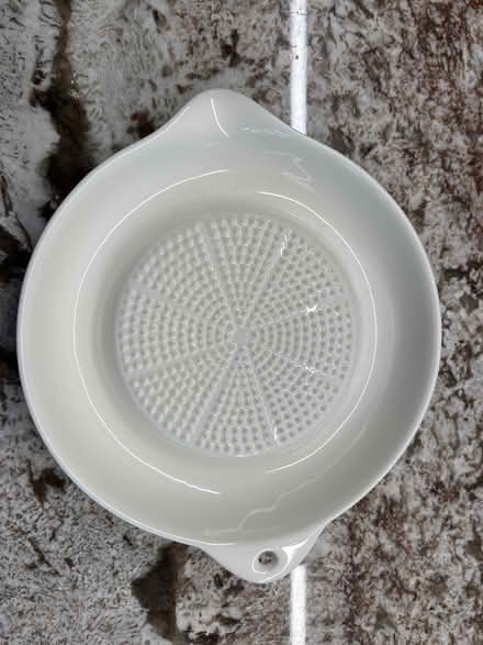 Photo of free Porcelain ginger/ turmeric grate (Southwest Oakville) #2