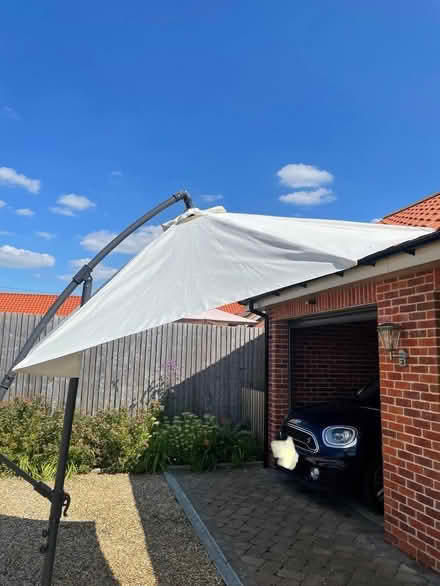 Photo of free VanHaus Parasol (Guist NR20) #3