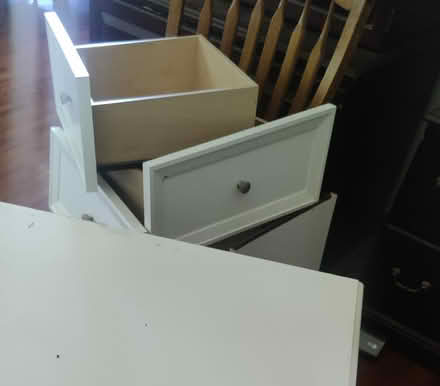 Photo of free White desk and hutch (60136) #2