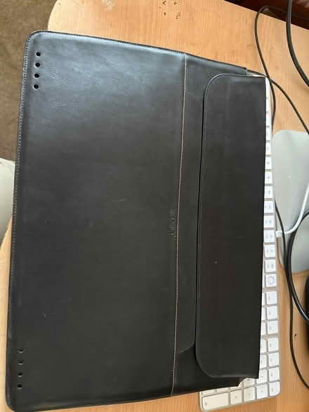Photo of free Leather IPad /Laptop slim case (LU2 Round Green) #2