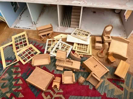 Photo of free Large dolls house and furniture (Netherfield, Battle) #2
