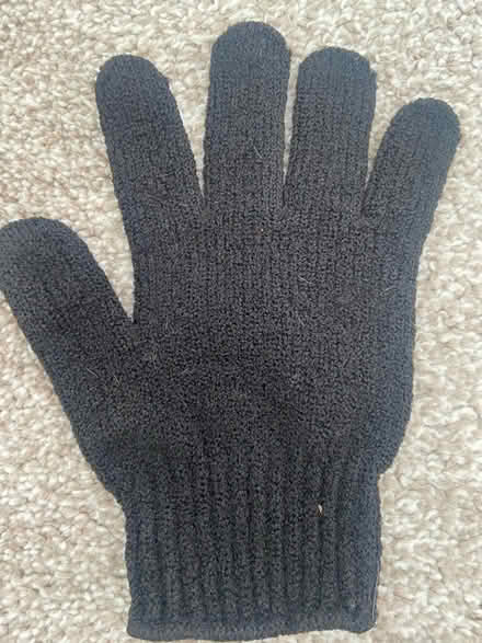 Photo of free Heat proof glove for hair styling (Springfield CM2) #1
