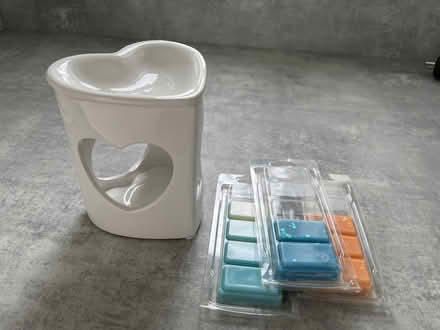 Photo of free Scented wax melts and burner (Attenborough NG9) #1