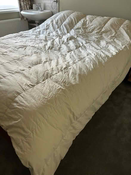 Photo of free King size feather and down quilt (Hanwell) #3