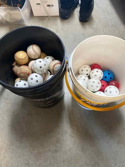 Photo of free Buckets of balls (South livermore near 84) #1