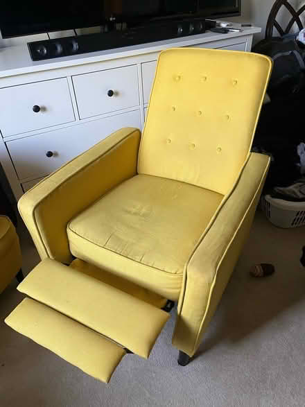Photo of free Recliner (QEW and Third Line) #1