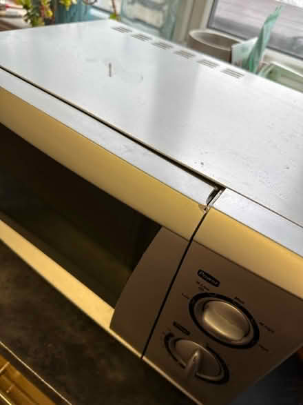 Photo of free Microwave (Caerphilly town center (Caerphilly town center (ish)) #4