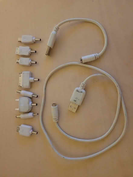 Photo of free 2X usb leads with interchangable individual connectors (The Delves WS5) #1