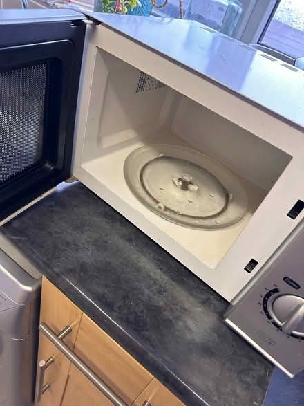 Photo of free Microwave (Caerphilly town center (Caerphilly town center (ish)) #3