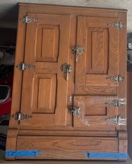 Photo of free Antique Ice Box (Bowers Ln & Spring St) #1