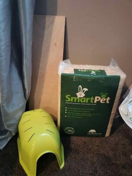 Photo of free Rabbit or guinea pig house (Bilston EH25) #1