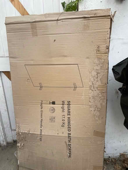 Photo of free Hinged Glass Bath Screen (SE24) #1