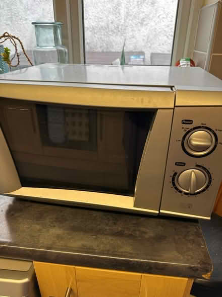 Photo of free Microwave (Caerphilly town center (Caerphilly town center (ish)) #2