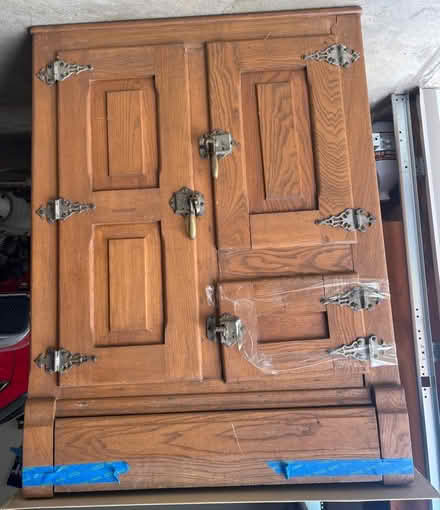 Photo of free Antique Ice Box (Bowers Ln & Spring St) #2
