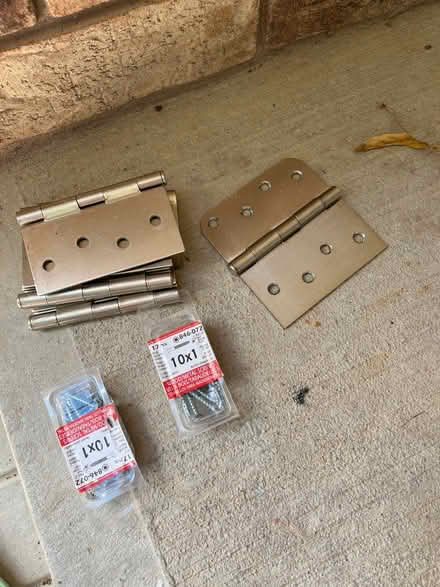 Photo of free Hinges (QEW and Third Line) #1