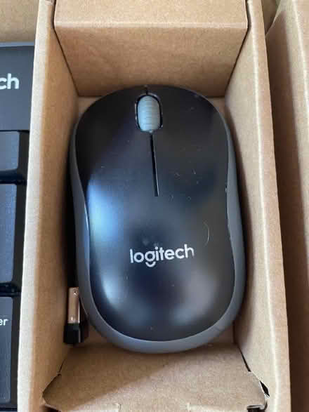 Photo of free Wireless keyboard and mouse (Snaresbrook E11) #1