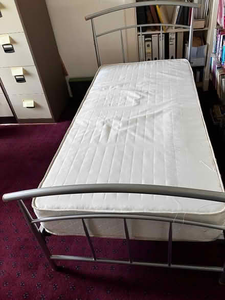 Photo of free Single bed with sturdy metal frame (Dunfermline KY12) #1