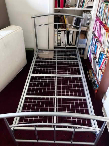 Photo of free Single bed with sturdy metal frame (Dunfermline KY12) #3