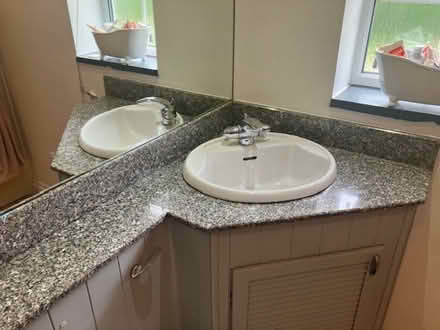 Photo of free ensuite bathroom (Beaconsfield HP9) #2
