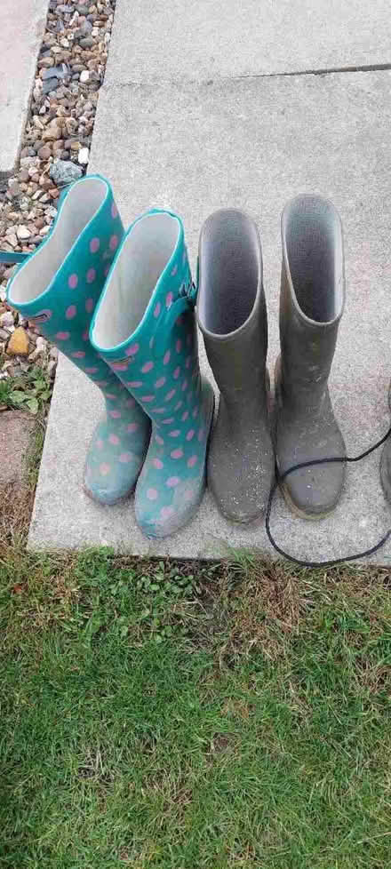 Photo of free Footwear (High Brooms TN4) #1