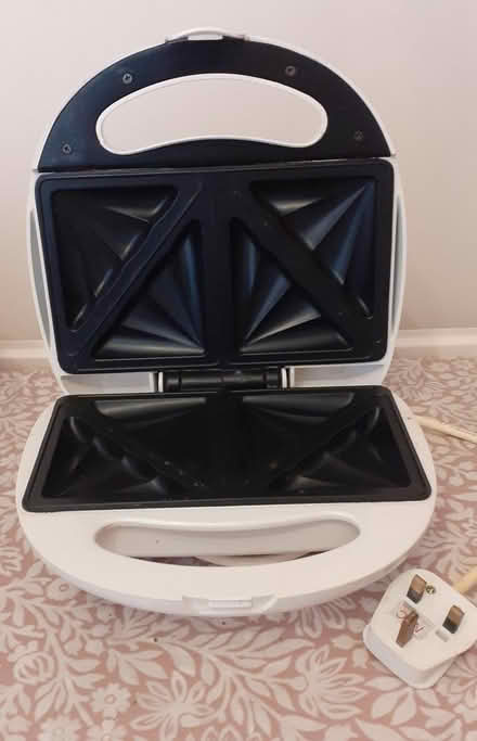 Photo of free Morphy Richards Turbo Steamer & sandwich toaster (Heartsease NR7) #3