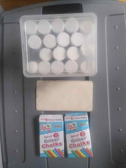 Photo of free giant chalk + colourful chalk (N7 Holloway Road) #1