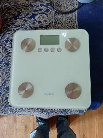 Photo of free weight scales (Sun In The Sands Roundabout SE3) #1