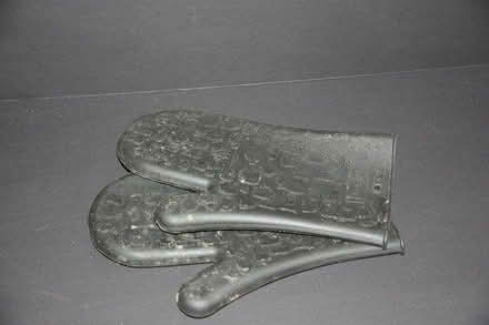 Photo of free Denby oven Gloves (Threemilestone) #1