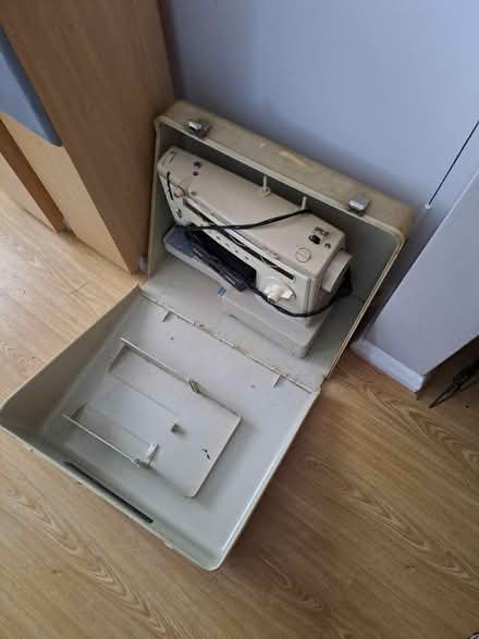Photo of free Vintage Singer Sewing Machine (North Emsworth PO10 7) #4