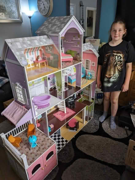 Photo of free MASSIVE dolls house (Welwyn Garden City AL7) #2