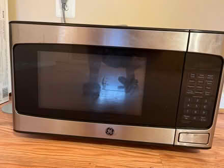 Photo of free GE microwave (Shannon Airport/Sylvania Hts) #1