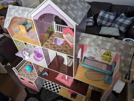 Photo of free MASSIVE dolls house (Welwyn Garden City AL7) #3