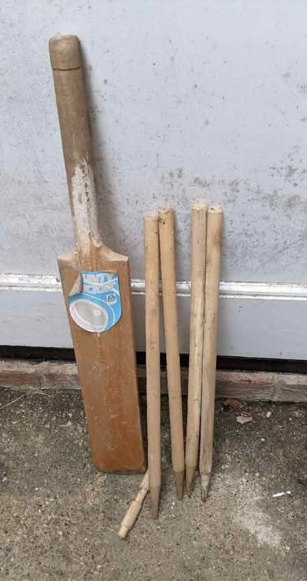 Photo of free Child's cricket set (Rudgwick RH12) #1
