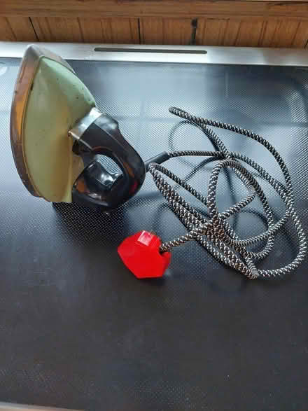 Photo of free Electric iron (Little Heath RM6) #2