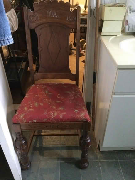 Photo of free 6 dinning room chairs (Etobicoke South) #1