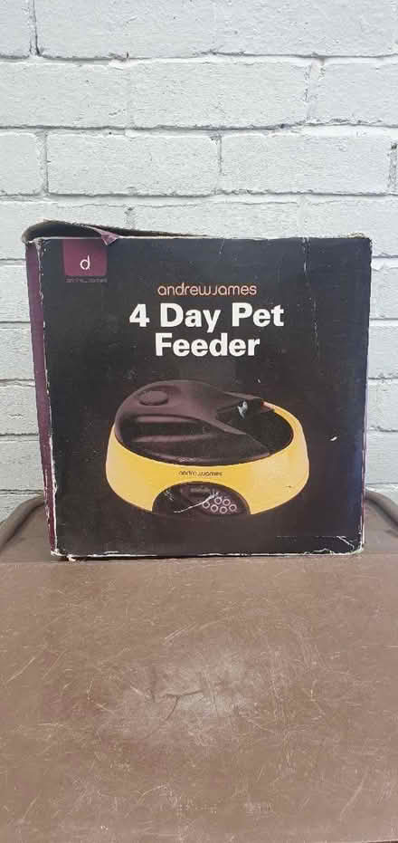 Photo of free 4 day pet feeder (Manor Top S12) #1