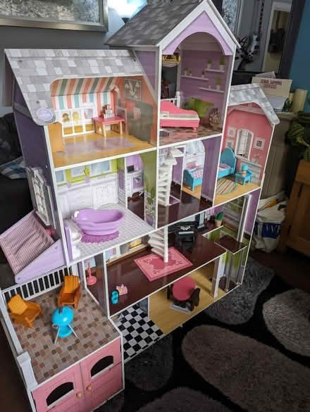 Photo of free MASSIVE dolls house (Welwyn Garden City AL7) #1