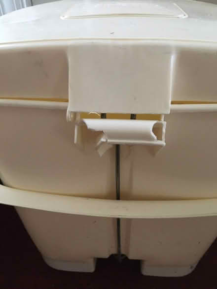 Photo of free Bucket w/ Broken Lid (Catonsville) #4