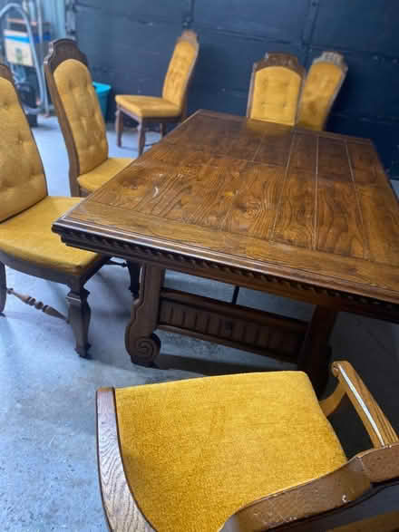Photo of free Solid Oak Dining Room Table/chairs (Morrow) #4