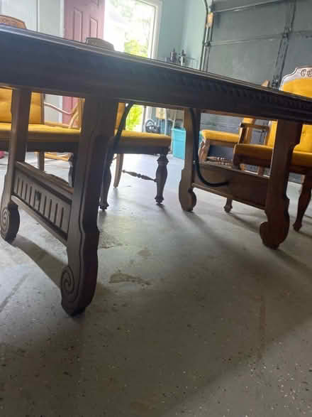 Photo of free Solid Oak Dining Room Table/chairs (Morrow) #1