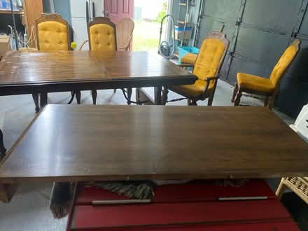 Photo of free Solid Oak Dining Room Table/chairs (Morrow) #3