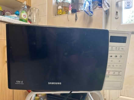 Photo of free Samsung microwave (Chessington KT9) #1