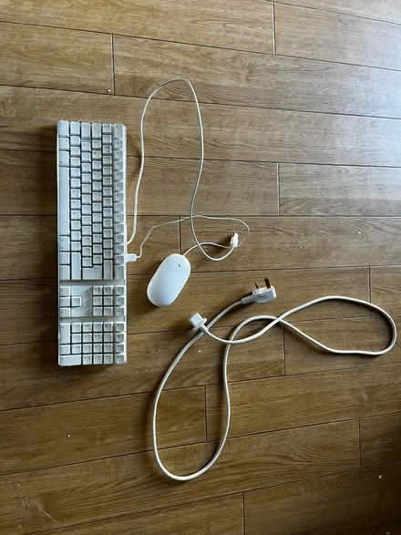 Photo of free Apple keyboard and optical mouse (Lupton LA6) #1