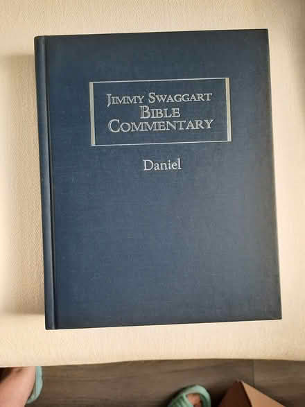 Photo of free Bible Commentary, Hard Cover (Hunt Club / McCarthy Rd.) #1