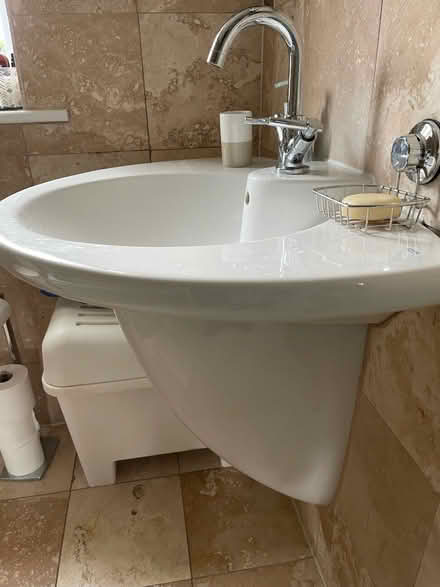 Photo of free Bathroom items (Wimbledon SW20) #1