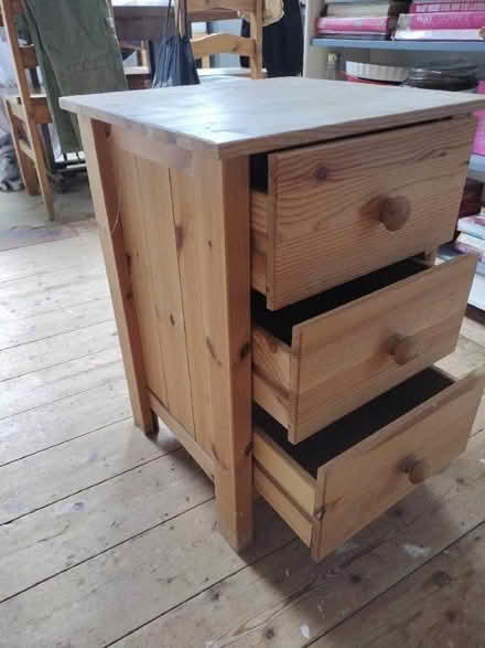 Photo of free Bedside cabinet (High Town LU2) #1