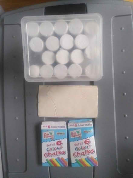 Photo of free giant chalk + colourful chalk (N7 Holloway Road) #1