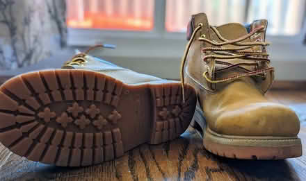 Photo of free Kids boots, size 5 Youth (EU 37) (Mount Pleasant) #1