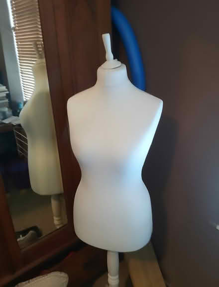 Photo of free Tailors Female Dressmaking Dummy (Cutty Sark SE10) #3